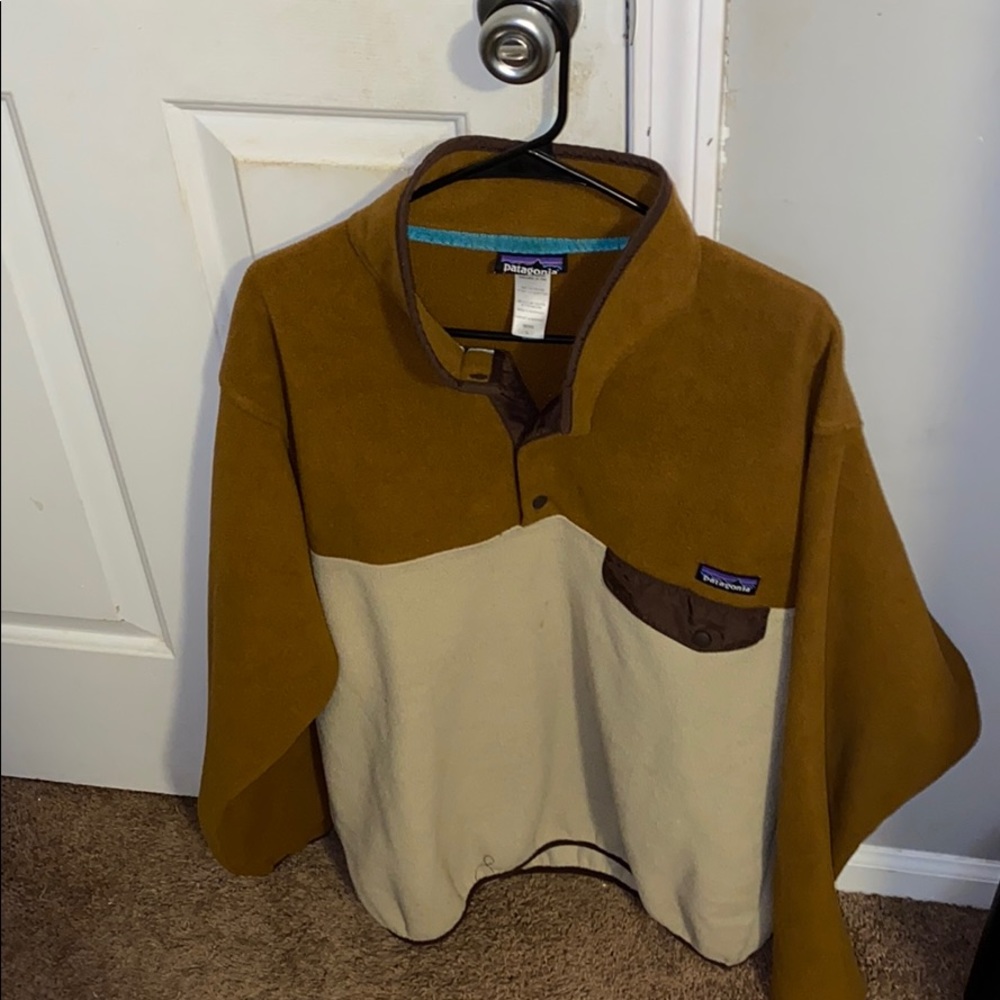 Patagonia Brown Pull over fleece. Size Large